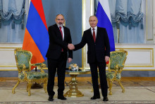 Ruský prezident Vladimir Putin a arménsky premiér Nikol Pašinjan. FOTO: Reuters