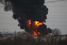 Ilustračná fotografia. Horiaci sklad paliva v meste Belgorod. FOTO: Reuters