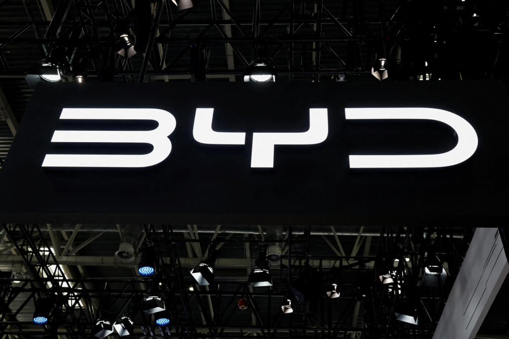 Logo čínskej automobilky BYD. FOTO: Reuters