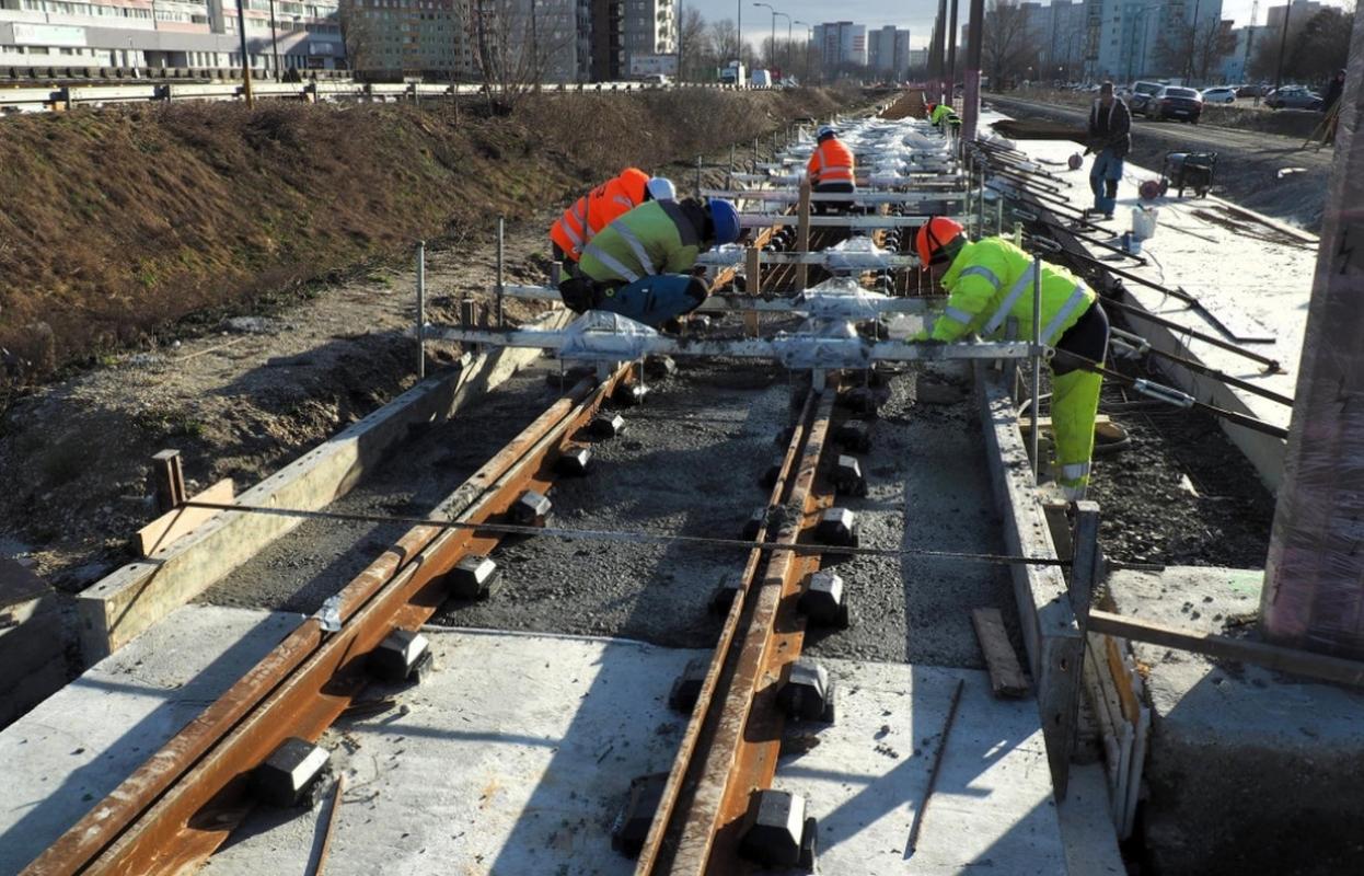 Bratislava verí, že novú električkovú trať v Petržalke spustia do konca roka