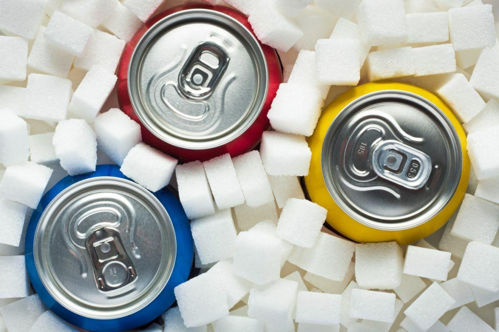 Sladené nápoje zdraží daň s cukru. Samotná surovina je však teraz lacnejšia.

FOTO: Dreamstime