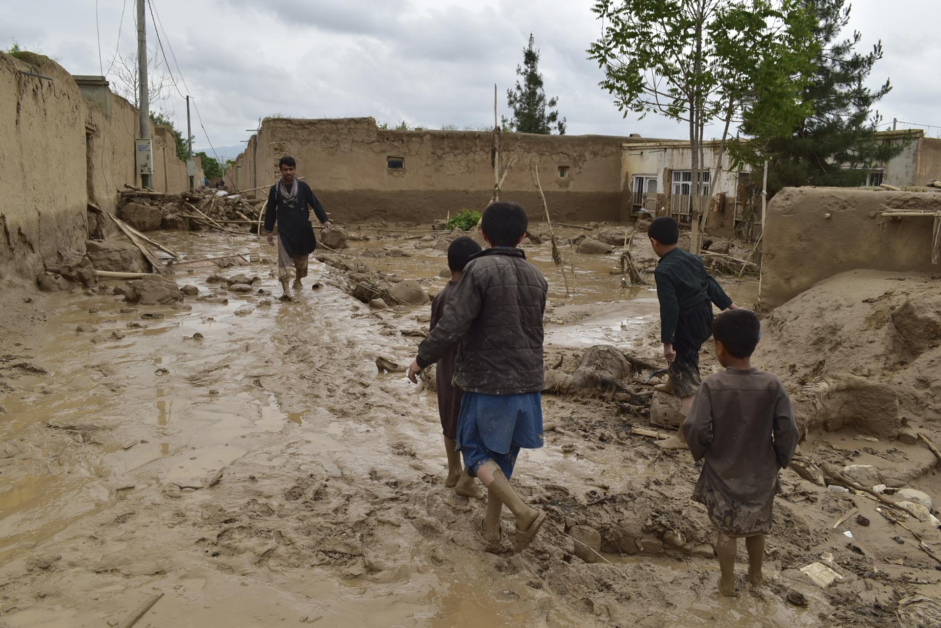Záplavy v Afganistane si vyžiadali už vyše 300 životov. Úrady vyhlásili núdzový stav