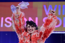 Eurovíziu vyhral spevák a rapper Nemo s piesňou The Code. FOTO: Reuters