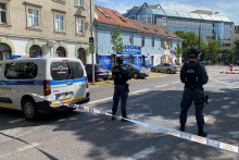 Polícia uzavrela Vazovovu ulicu. FOTO: Mestská polícia Bratislava