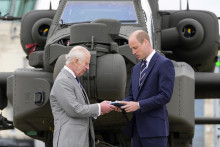 Britský princ William preberá vysokú vojenskú funkciu, ktorú mu odovzdal jeho otec, kráľ Karol III. FOTO TASR/AP