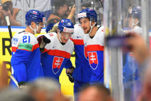 Na snímke slovenskí hokejisti sprava Pavol Regenda, Michal Ivan a Miloš Kelemen sa tešia po góle na 1:4 počas. FOTO: TASR/Michal Runák