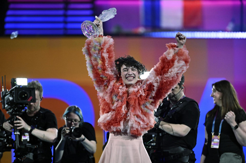 Švajčiarsky spevák Nemo s piesňou The Code sa stal víťazom tohtoročnej pesničkovej súťaže Eurovízia v juhošvédskom Malmö v nedeľu 12. mája 2024. FOTO: TASR/Jessica Gow