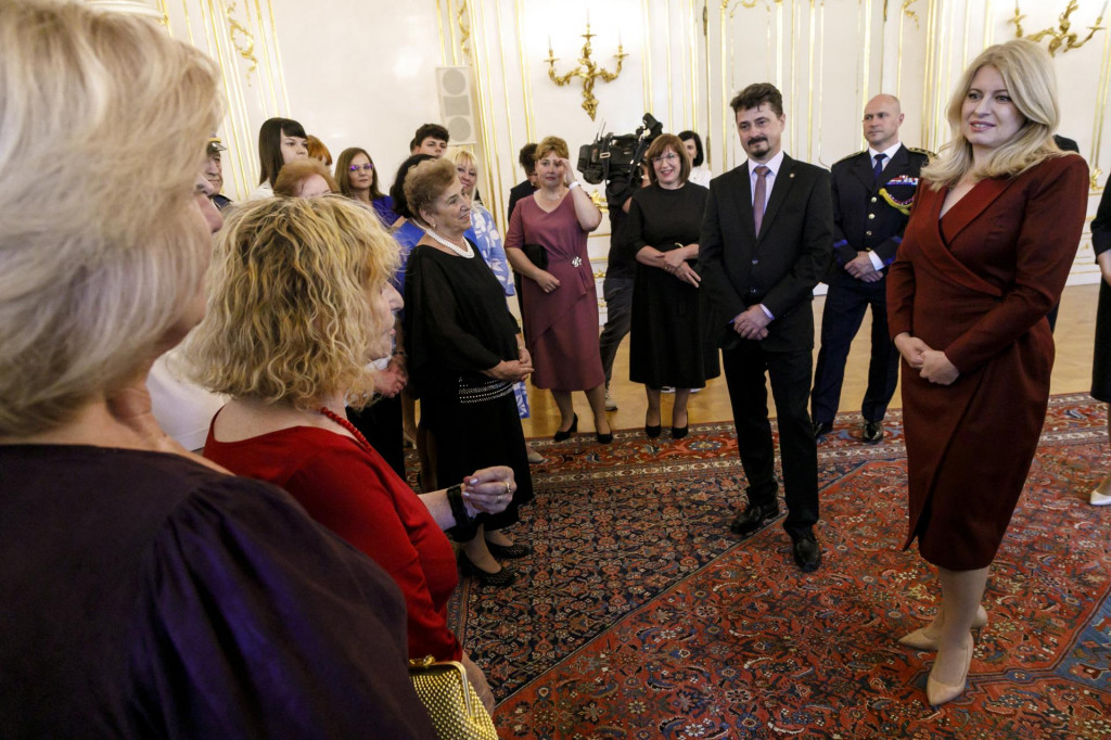 Prezidentka Zuzana Čaputová prijala zástupcov Slovenského Červeného kríža pri príležitosti Svetového dňa Červeného kríža a Červeného polmesiaca. FOTO: TASR/Dano Veselský