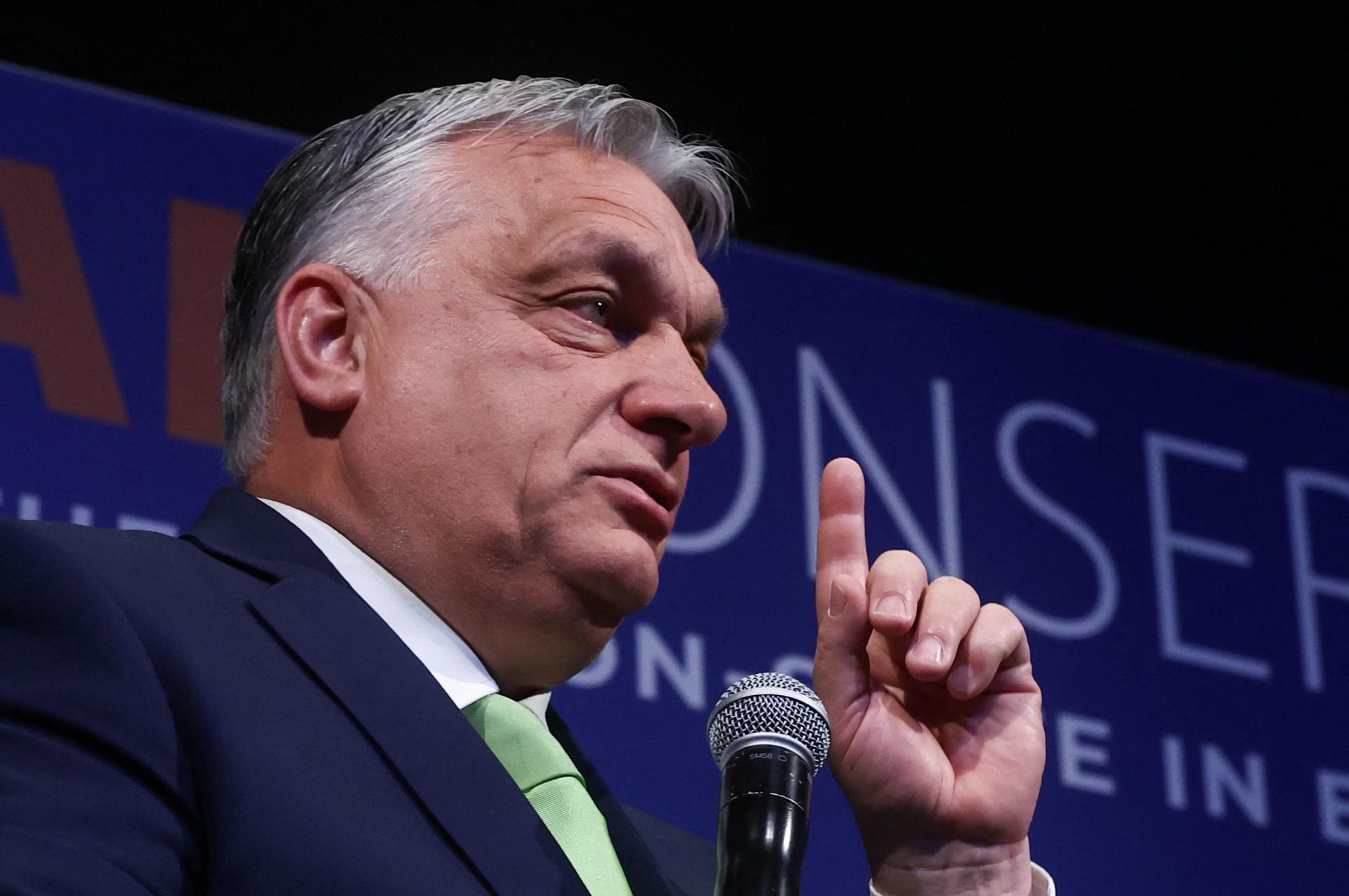 Som hlboko šokovaný z ohavného útoku na môjho priateľa Roberta Fica, tvrdí Orbán