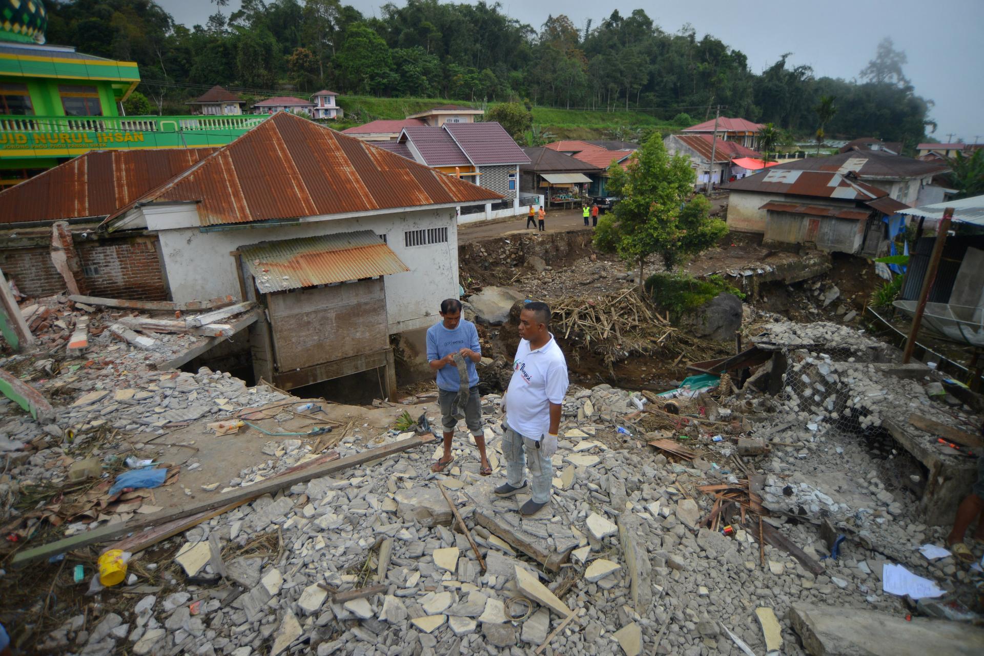 Ničivé záplavy v Indonézii. Studená láva likvidovala krajinu aj ľudské životy, počet obetí stúpol na 58