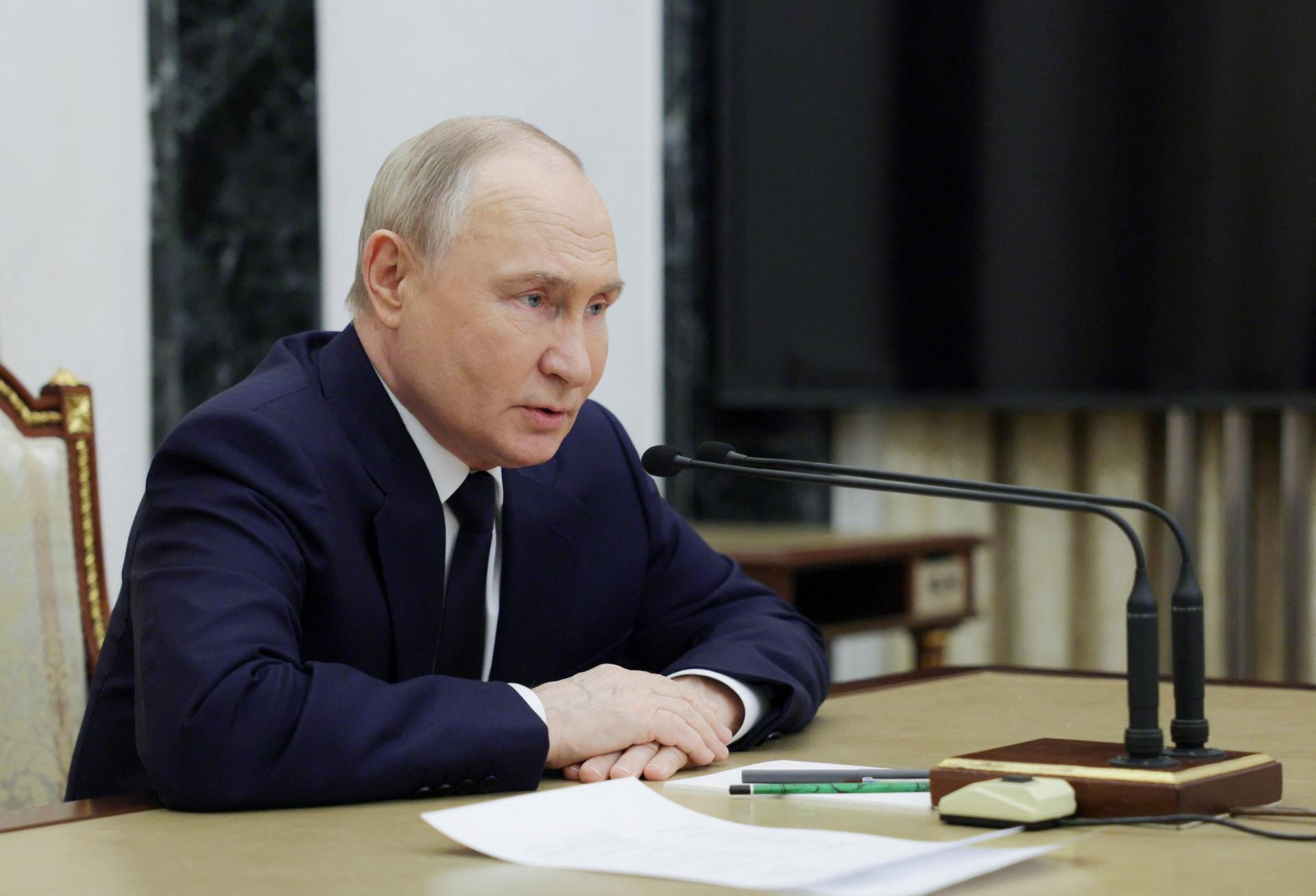 Rusko musí zabezpečiť, aby mali jeho vojaci na Ukrajine dostatok zdrojov, tvrdí Putin