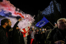 Protest proti návrhu zákona o „zahraničných agentoch“ v Tbilisi. FOTO: Reuters