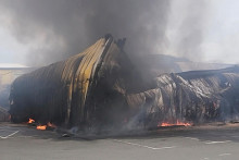 Dôsledok protestov v Novej Kaledónii. FOTO: Reuters