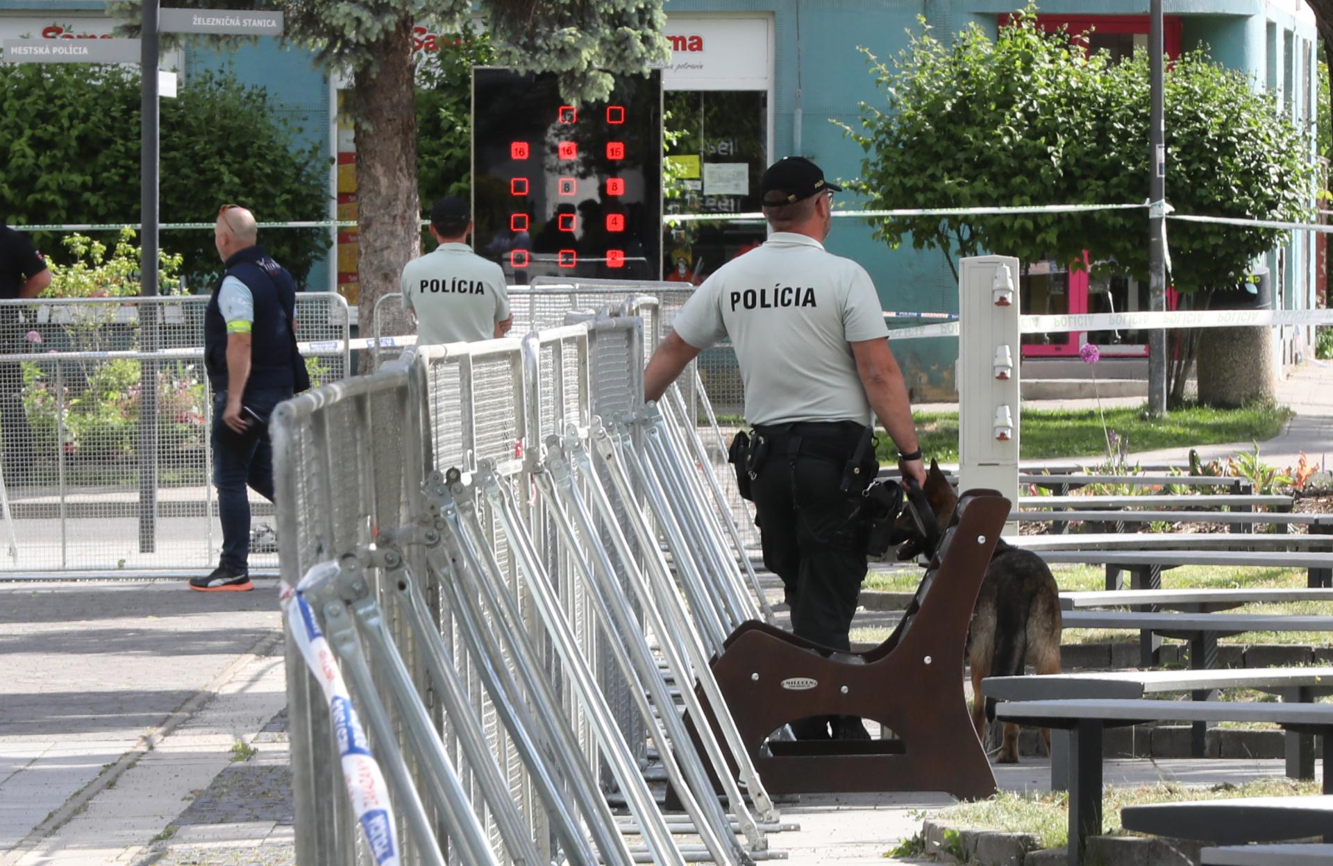 Niektorí zo svedkov atentátu na premiéra Fica sa vrátili na miesto streľby