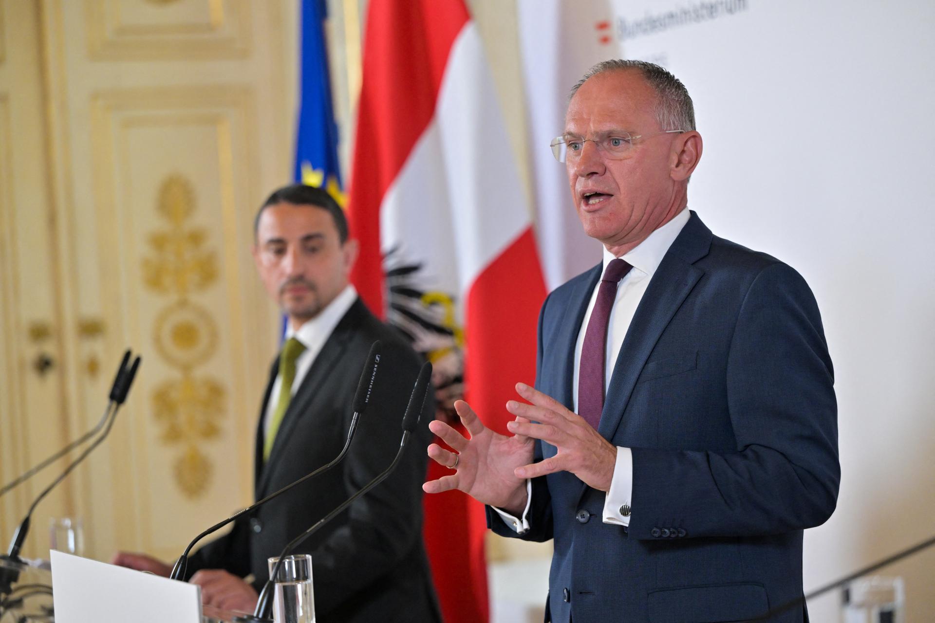 Opatrenia proti nelegálnym migrantom fungujú, tvrdí rakúsky minister vnútra