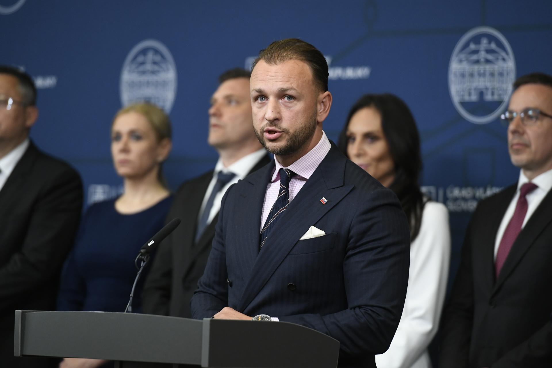 Šutaj Eštok: Ústavní činitelia, poslanci a novinári budú mať posilnenú ochranu