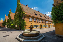 Štvrť Fuggerei v Augsburgu.