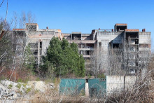 Rozostavaná nemocnica na Rázsochách, dnes už je zbúraná.