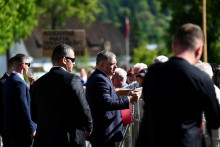 Premiér Robert Fico pred útokom. 

FOTO: REUTERS/R. Stoklasa