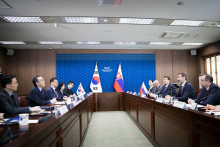 Stretnutie ministrov zahraničných vecí zavŕšilo oficiálnu návštevu slovenskej diplomatickej, podnikateľskej a akademickej delegácie v Kórejskej republike. FOTO: MZV
