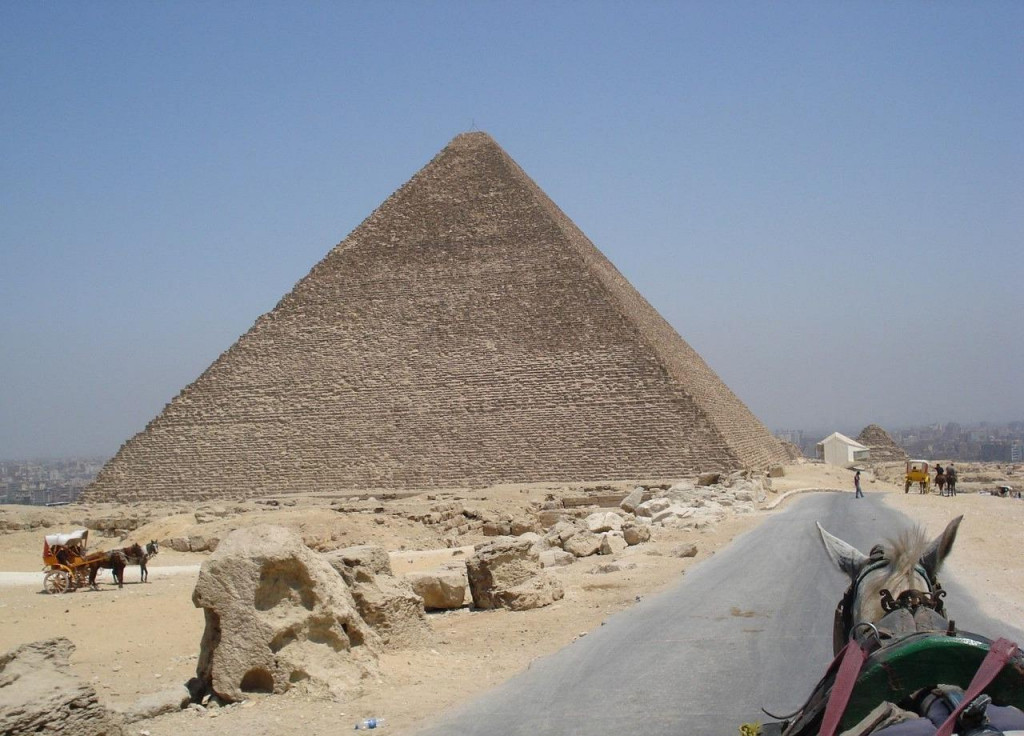 Jedna z pyramíd v egyptskej Gíze.