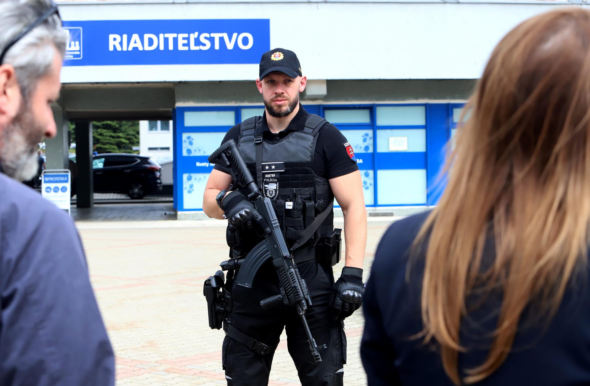 Muž, ktorý kričal nenávistné heslá na Ficovu adresu pred nemocnicou, si odpyká tri mesiace vo väzení