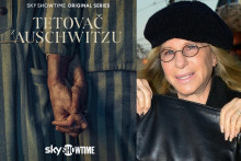 Pieseň pre seriál Tetovať z Auschwitzu naspievala Barbra Streisand.