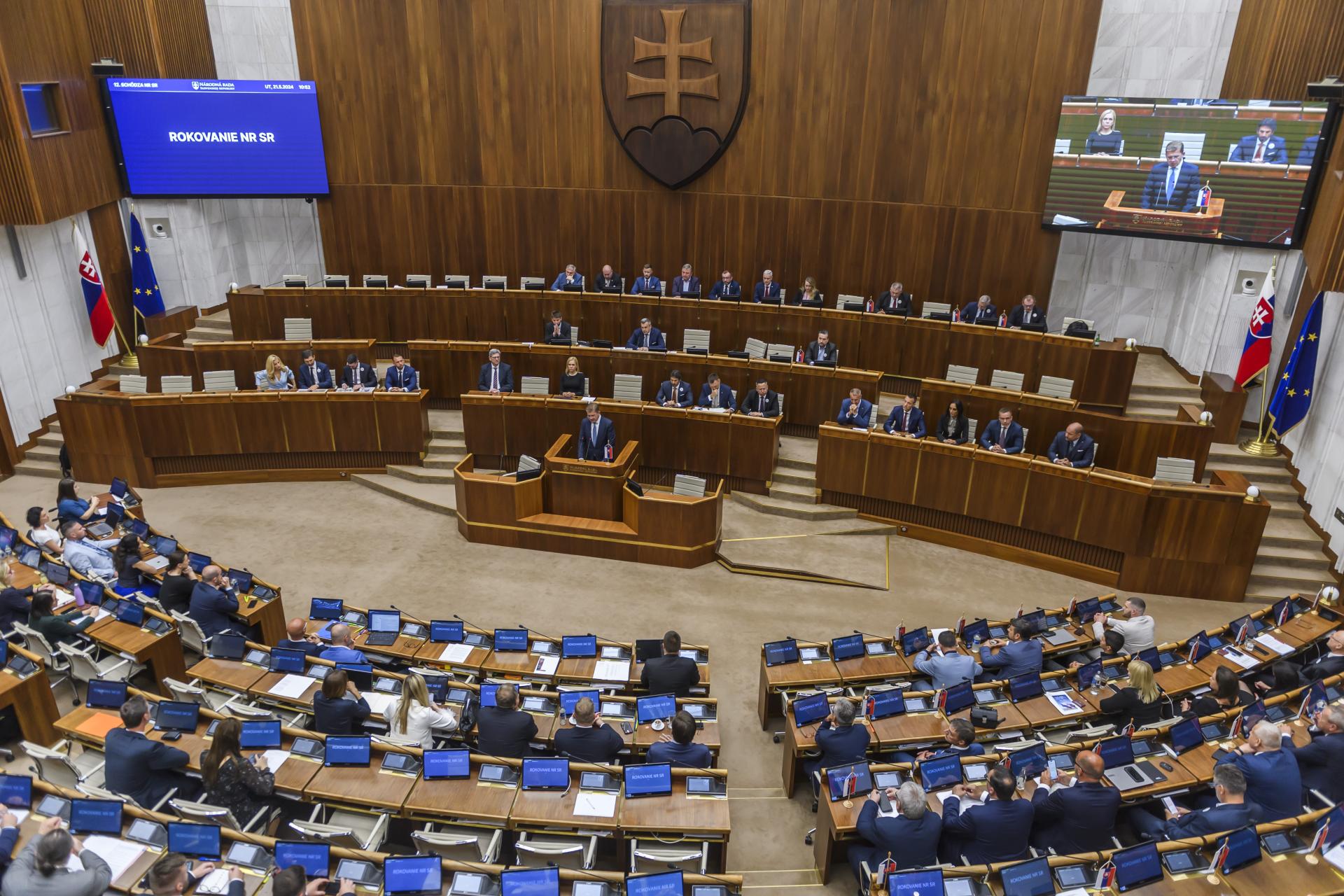 Parlament odsúdil útok na premiéra. Za uznesenie hlasovali všetci prítomní poslanci
