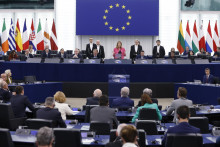 Predsedníčka Európskeho parlamentu Roberta Metsolová vystupuje s prejavom pri príležitosti 20. výročia rozšírenia Únie na plenárnom zasadnutí Európskeho parlamentu v Štrasburgu. FOTO: TASR/AP