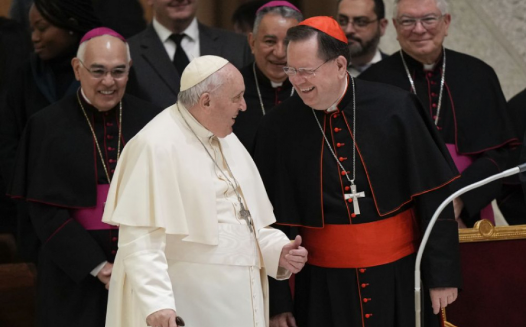 Pápež František a kanadský kardinál Gérald Cyprien Lacroix. FOTO: TASR/AP