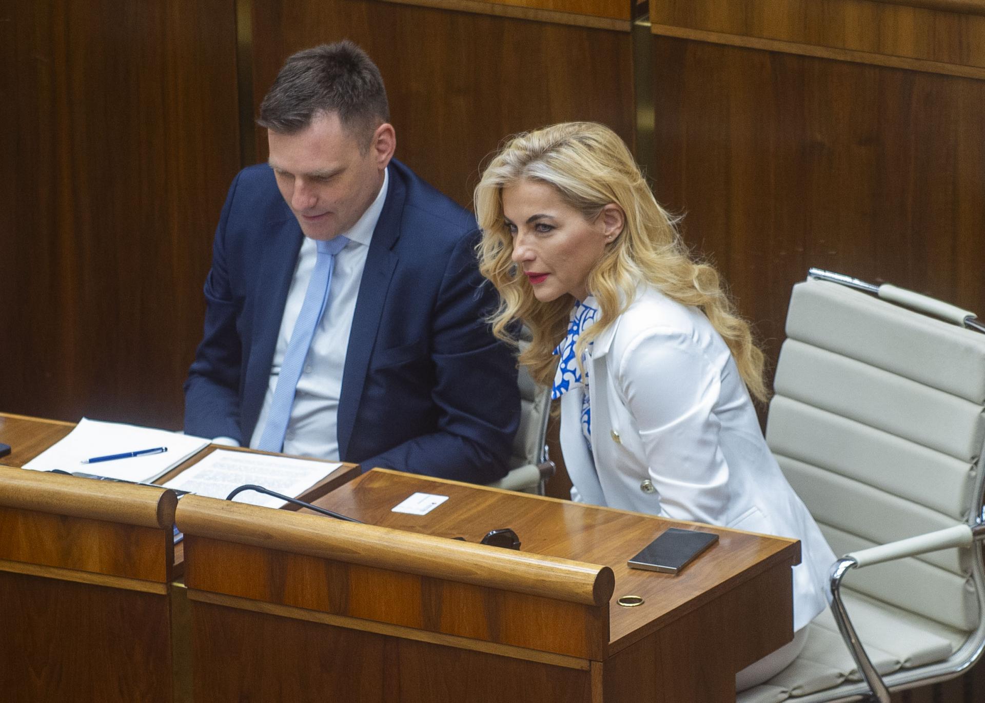 Poslanci ukončili diskusiu k zmenám v RTVS, v závere vystúpila Šimkovičová