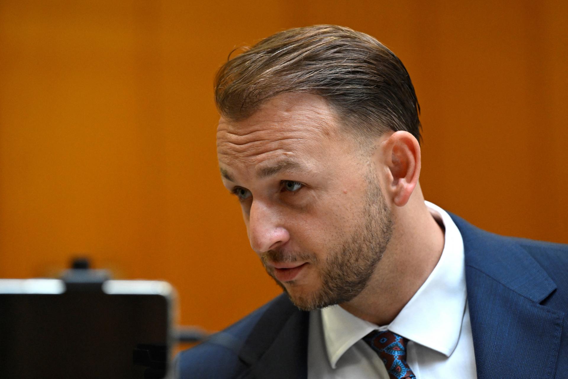 Šutaj Eštok bol na výbore v parlamente. Poslancom objasnil situáciu po útoku na premiéra