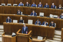 Na snímke dole uprostred poverený podpredseda NR SR Peter Žiga (Hlas-SD) počas 12. schôdze NR SR v Bratislave 21. mája 2024.

FOTO: TASR/J. Novák