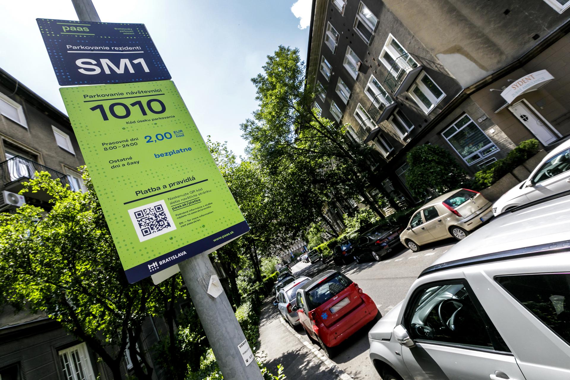SMS platby v bratislavských parkovacích zónach by mesto mohlo spusiť na prelome mája a júna
