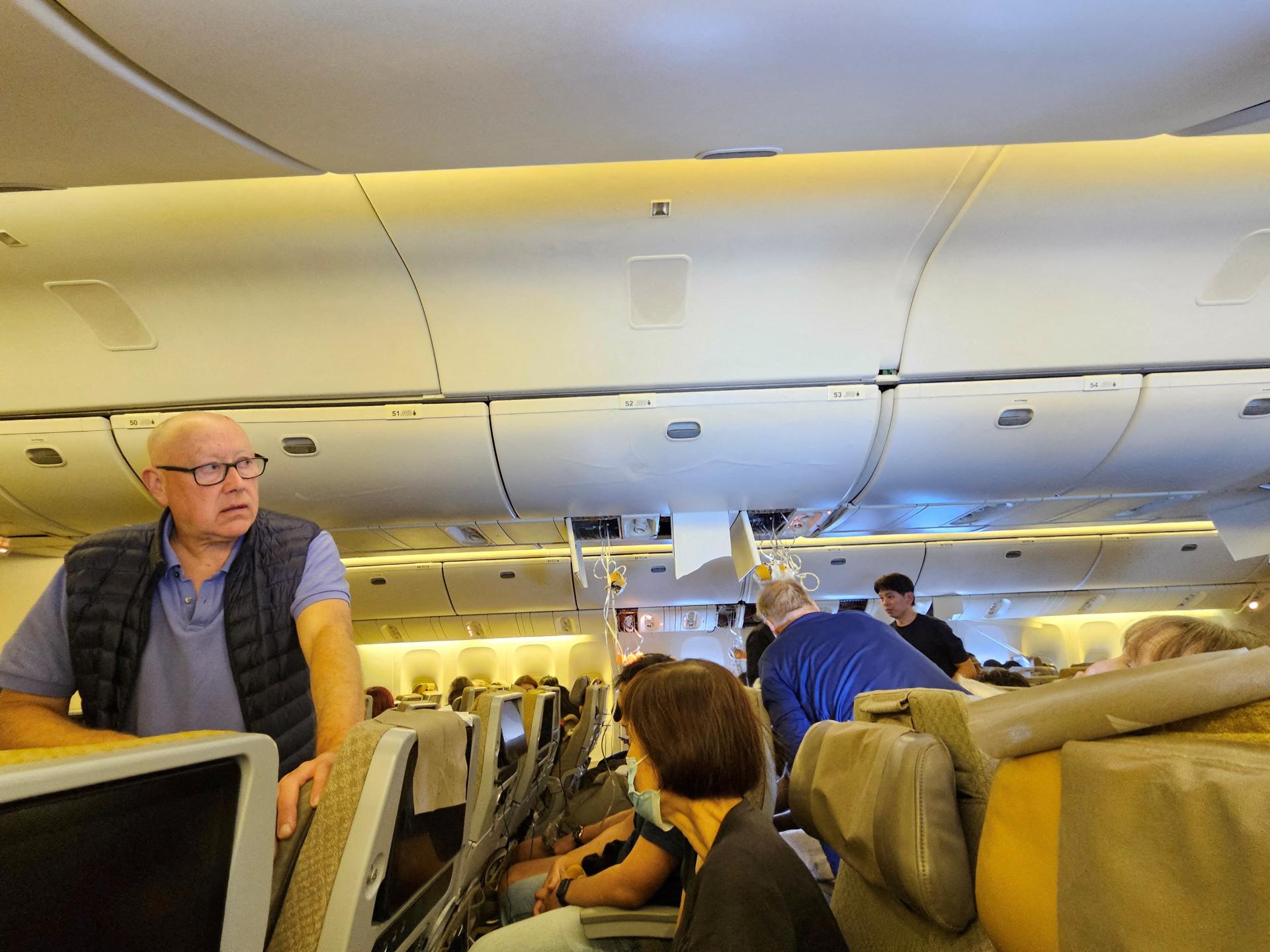 Na JIS zostáva 20 ľudí lietadla, ktoré postihli extrémne turbulencie