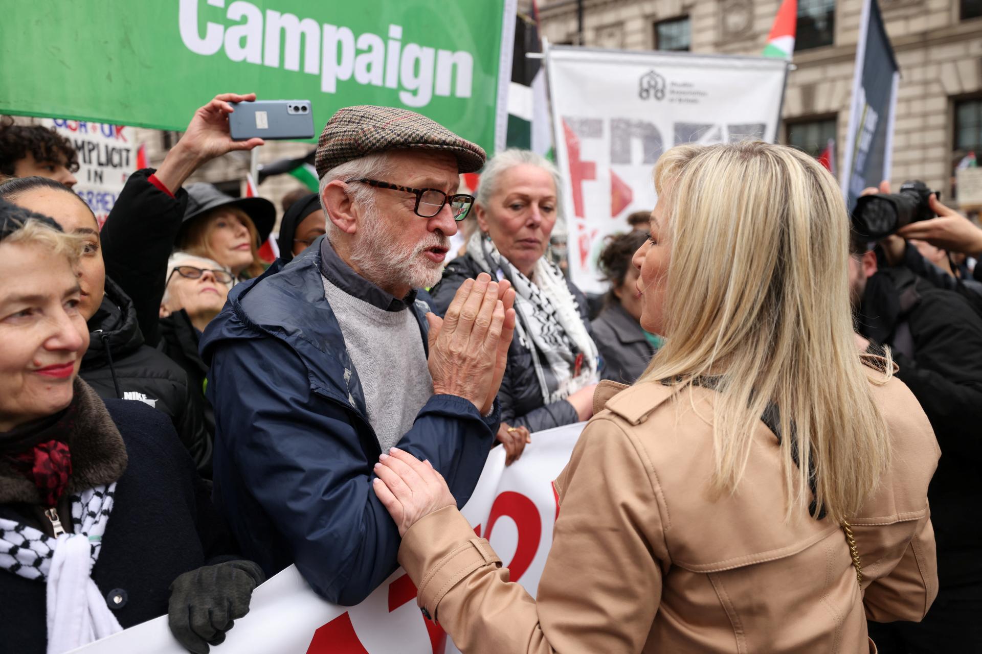 Bývalý šéf labouristov bude vo voľbách do britského parlamentu kandidovať ako nezávislý