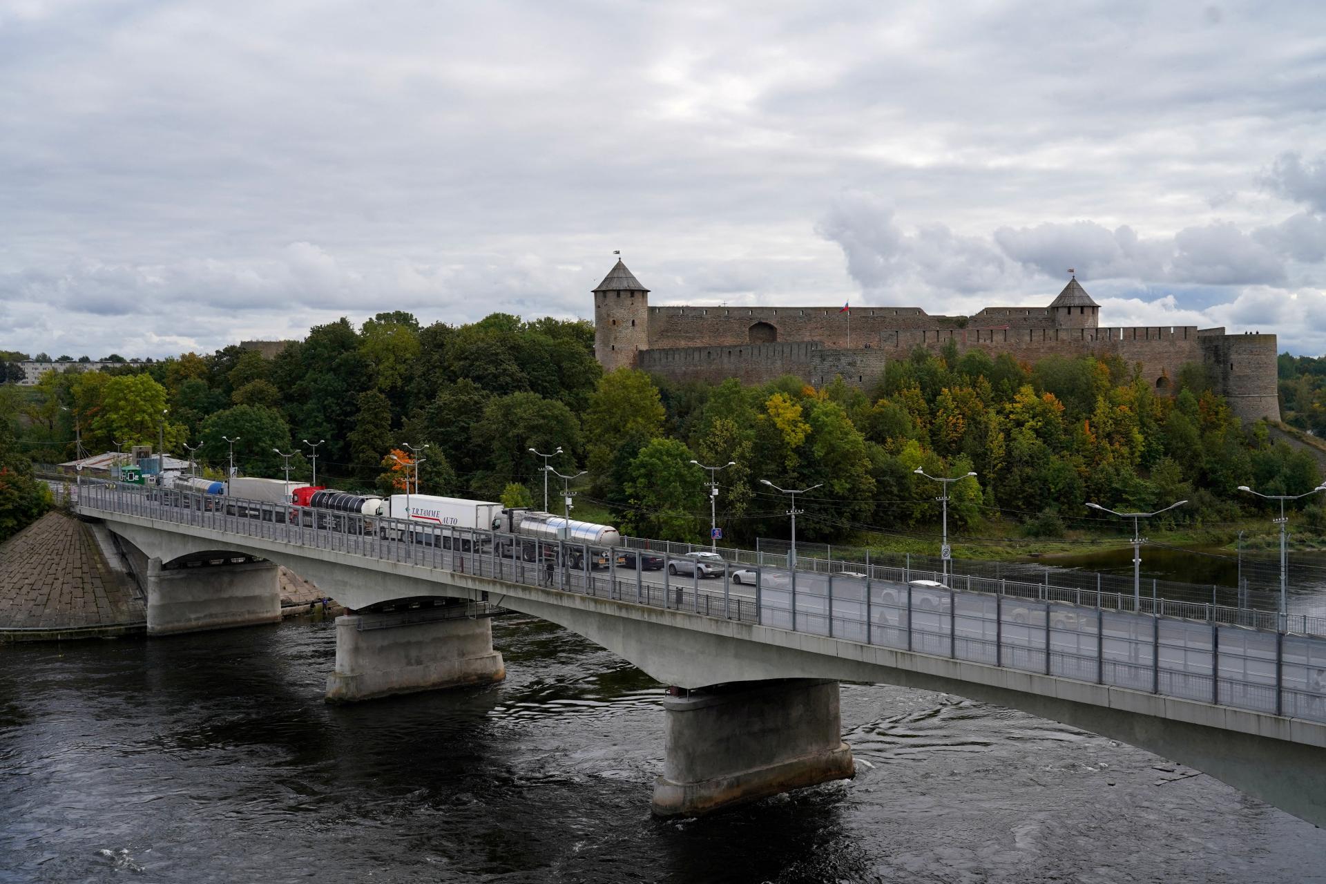 Rusko odstránilo z rieky Narva bóje vyznačujúce hranicu s Estónskom. NATO stojí za vami, tvrdí Stoltenberg