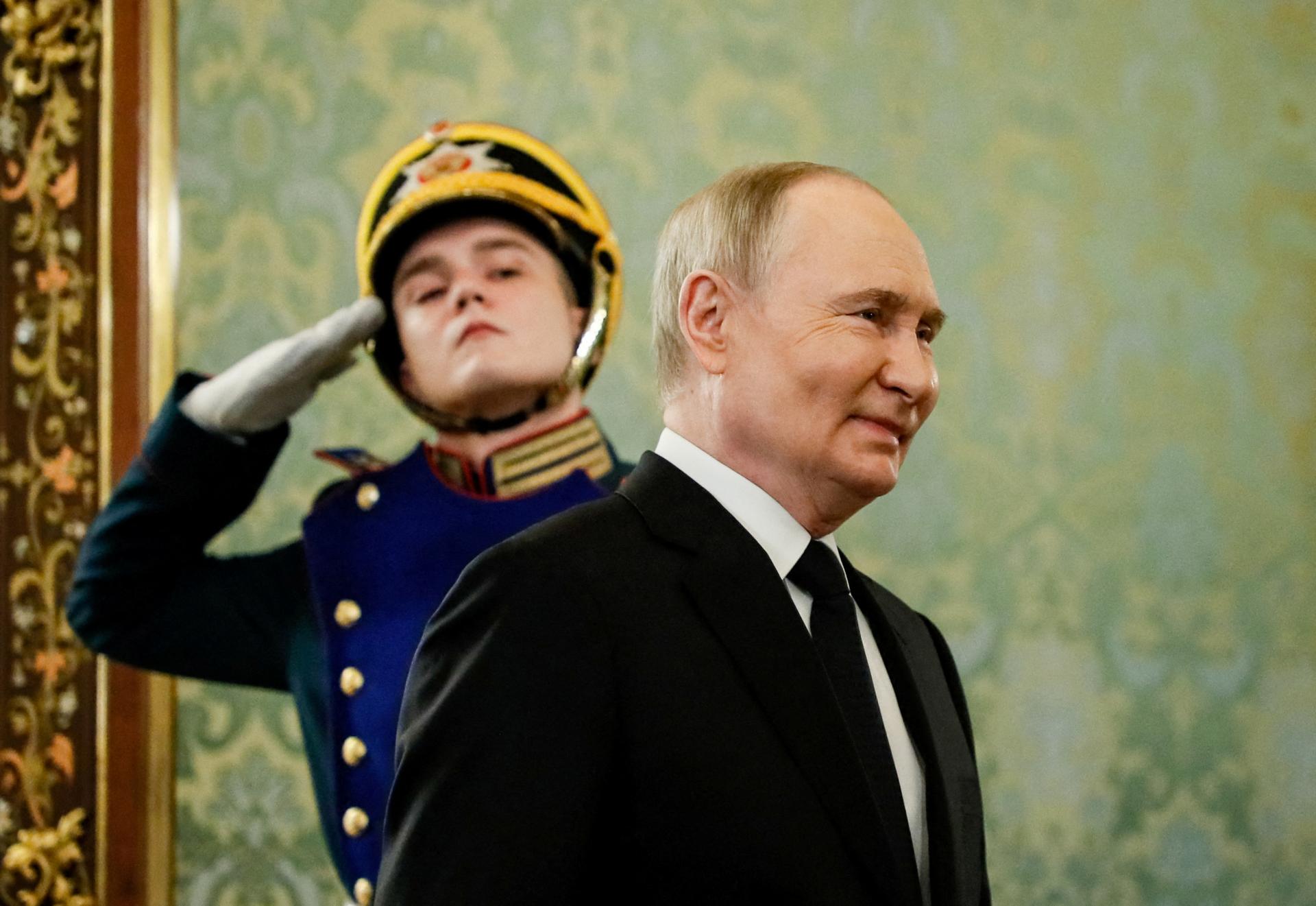 Putin chce mier, ale len ak získa územie, tvrdia zdroje Reuters. Inak boje nezastaví