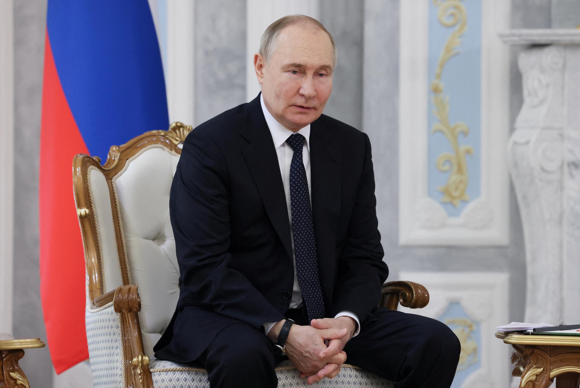 Putin je ochotný zmraziť vojnu na súčasnej frontovej línii, je frustrovaný, tvrdia zdroje Reuters