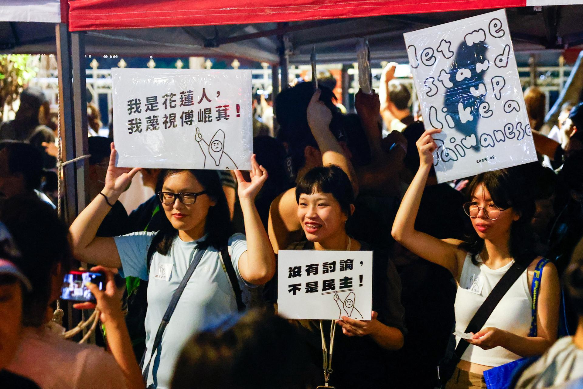 Na Taiwane demonštrovali desaťtisíce ľudí proti parlamentnej reforme