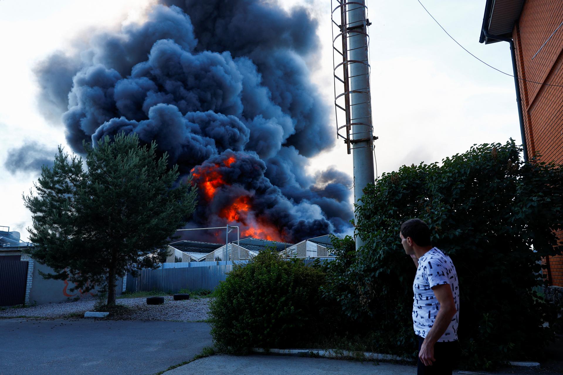 Rusko zasiahlo hypermarket v Charkove, zahynuli štyria ľudia