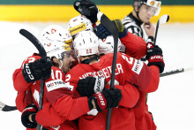 Hráči Švajčiarska oslavujú. FOTO: Reuters