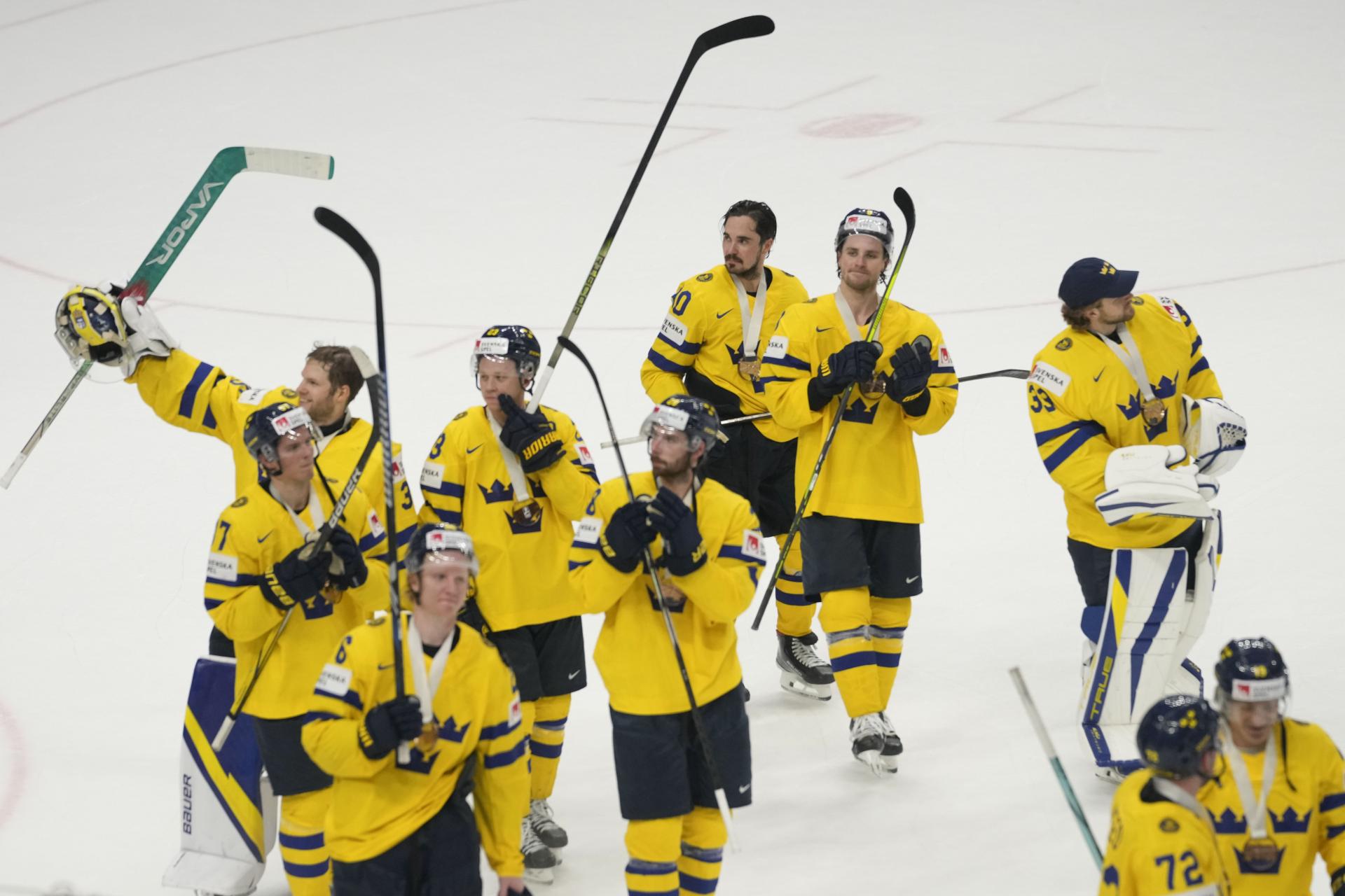 Švédi oslavujú bronz, Kanaďania po šiestich rokoch prvý raz bez medaily. Hrdinom duelu sa stal Grundström