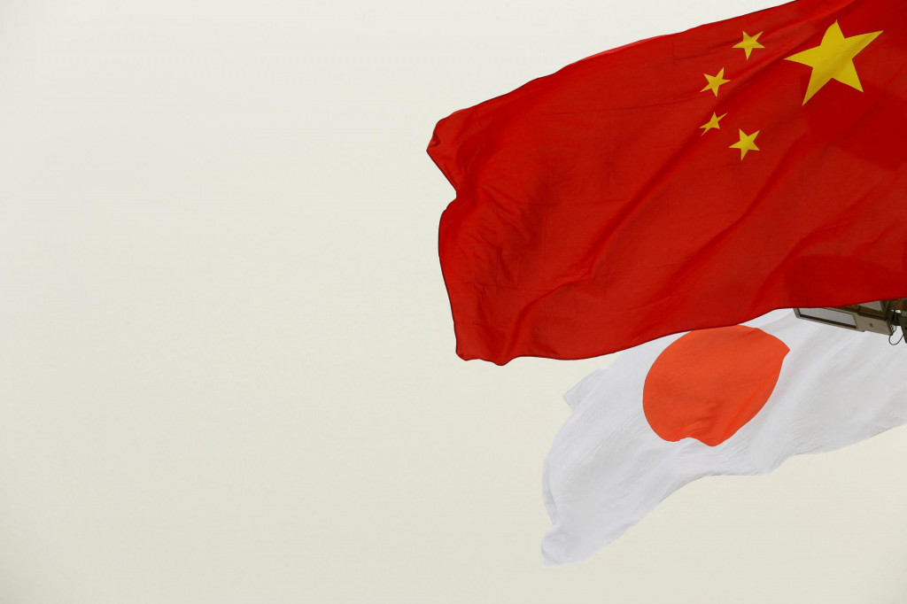 Čínska a japonská vlajka. FOTO: Reuters