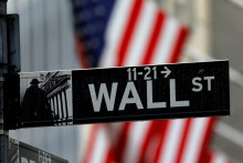 Označenie ulice Wall Street v New Yporku, kde sídli najväčšia burza sveta menom New York Stock Exchange. FOTO: REUTERS
