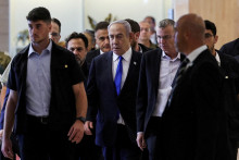 Izraelský premiér Benjamin Netanjahu sa stal pre svoju krajinu príťažou. FOTO: REUTERS