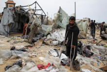 Stanový tábor poškodený pri izraelskom údere počas vojenskej operácie v Rafahu. FOTO: Reuters