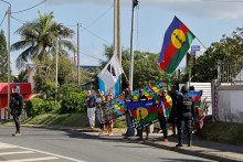 Protest v hlavnom meste Novej Kaledónie Noumea. FOTO: Reuters