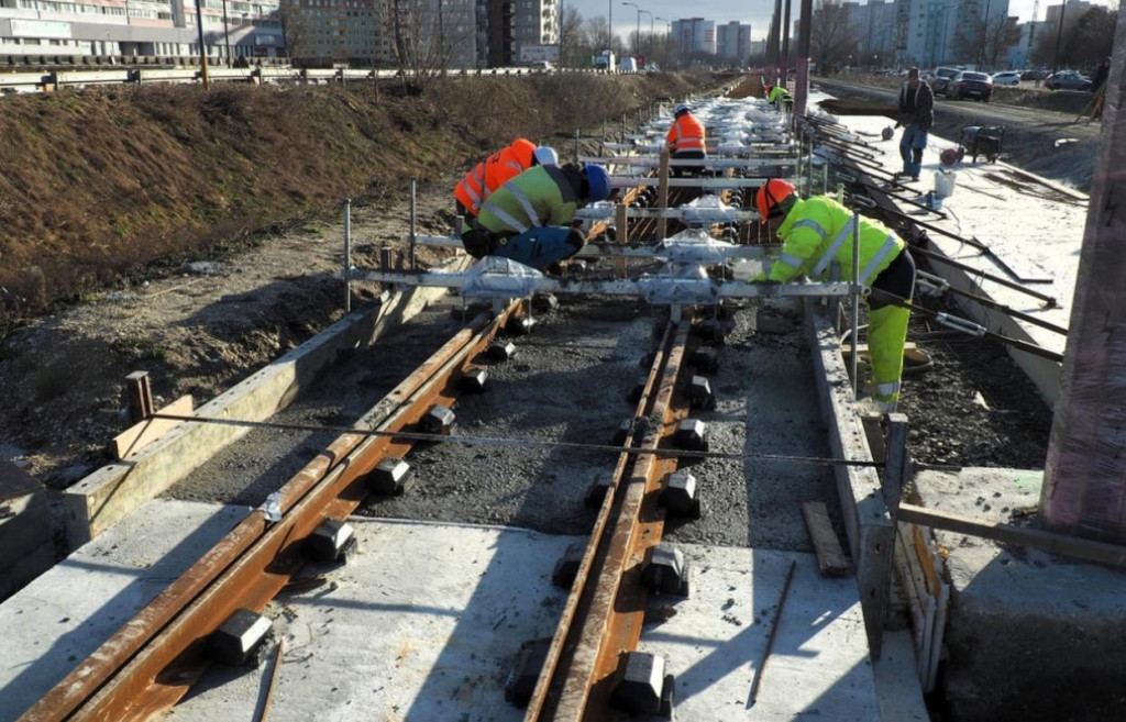 Električka v Petržalke FOTO: TASR/M. Košírer