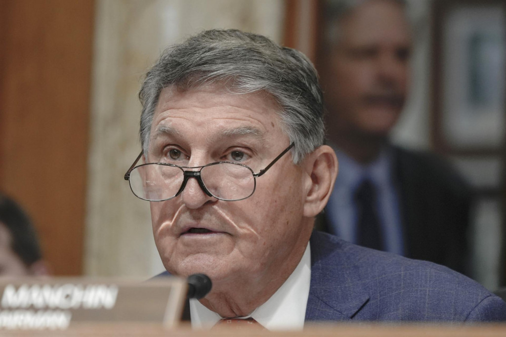 Senátor Joe Manchin vo Washingtone. FOTO: TASR/AP